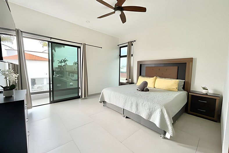 Casa Bella 3 bedrooms, 2 bath, Pool and parking