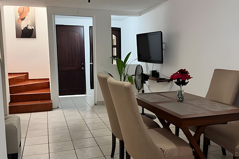 Casa Cozy, 2 bedroom, 4 bed, 2 baths with parking