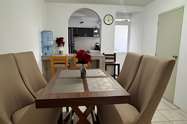 Casa Cozy, 2 bedroom, 4 bed, 2 baths with parking