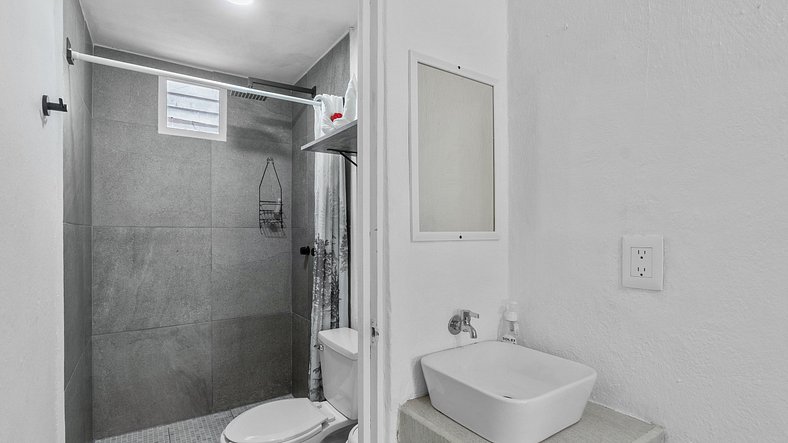 Casa Cozy, 2 cuartos, 4 camas, 2 baños y parking