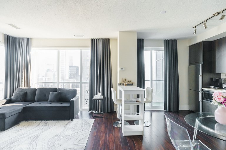 CN Tower View Luxury 1bed + Sofa cama