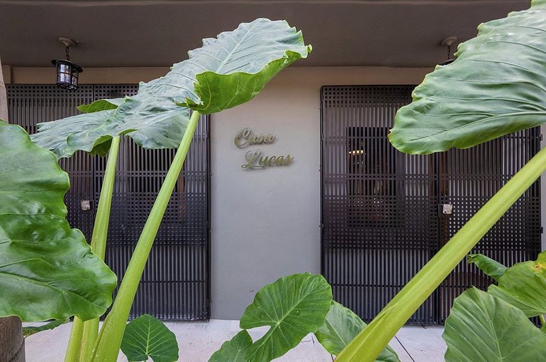 Dos dormitorios con balcón en el segundo piso