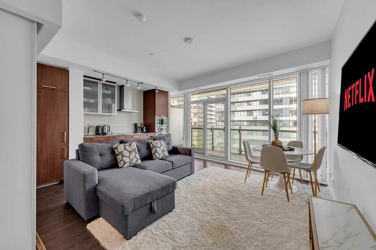 Downtown Luxe 3BR+2Bath CN Tower