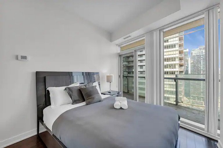 Downtown Luxe 3BR+2Bath CN Tower