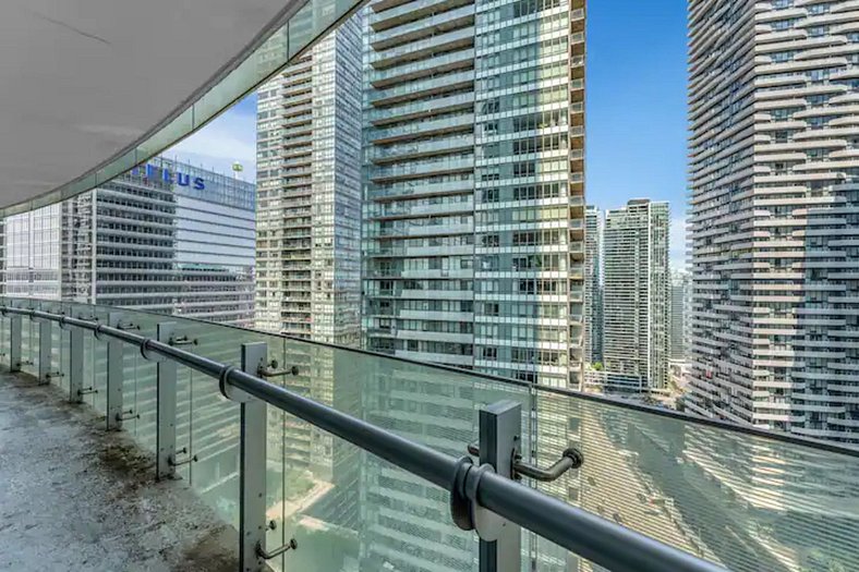 Downtown Luxe 3BR+2Bath CN Tower