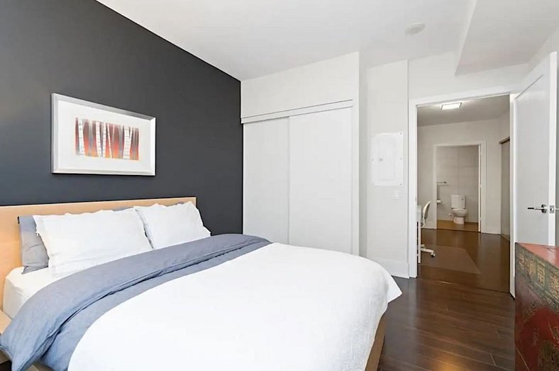 Luxe 2bed 2bath at Front St.