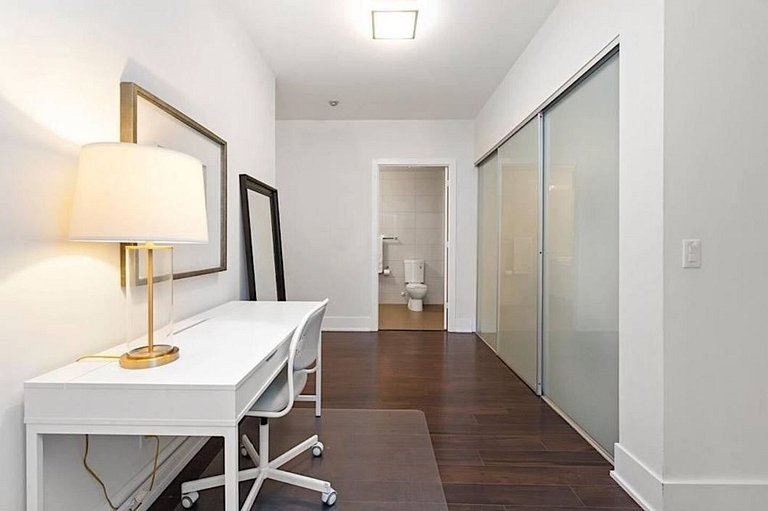 Luxe 2bed 2bath at Front St.