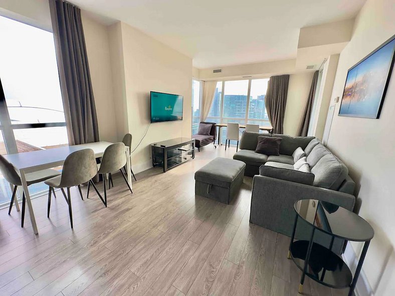 Luxe 2BR+Den Condo CN Tower