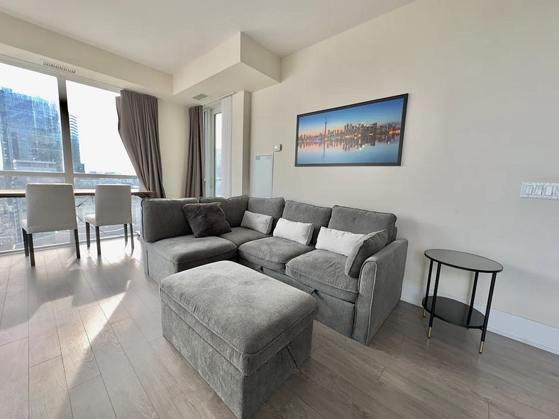 Luxe 2BR+Den Condo CN Tower