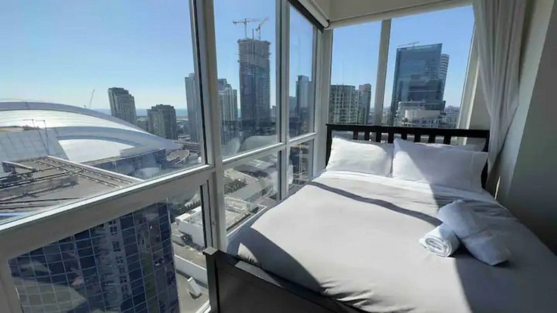 Luxe 2BR+Den Condo CN Tower