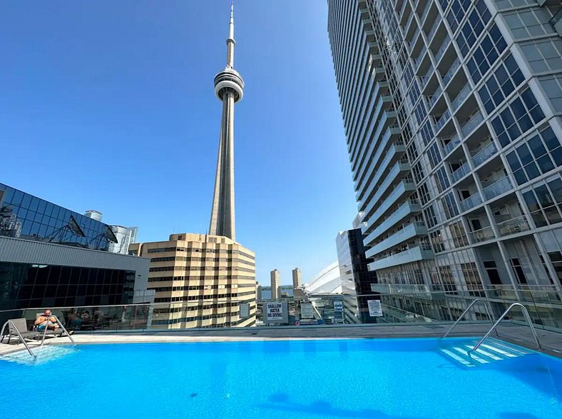 Luxe 2BR+Den Condo CN Tower