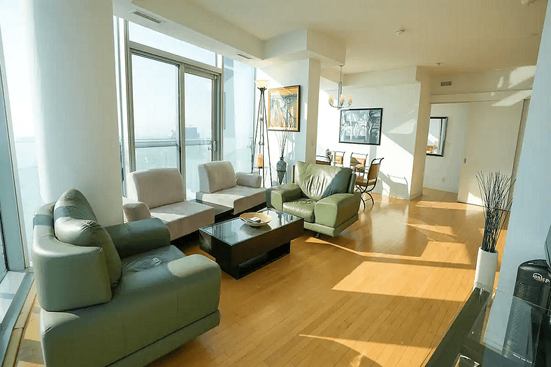 Luxury 2Bed+2Bath in the heart of Downtown