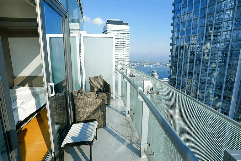 Luxury 2Bed+2Bath in the heart of Downtown