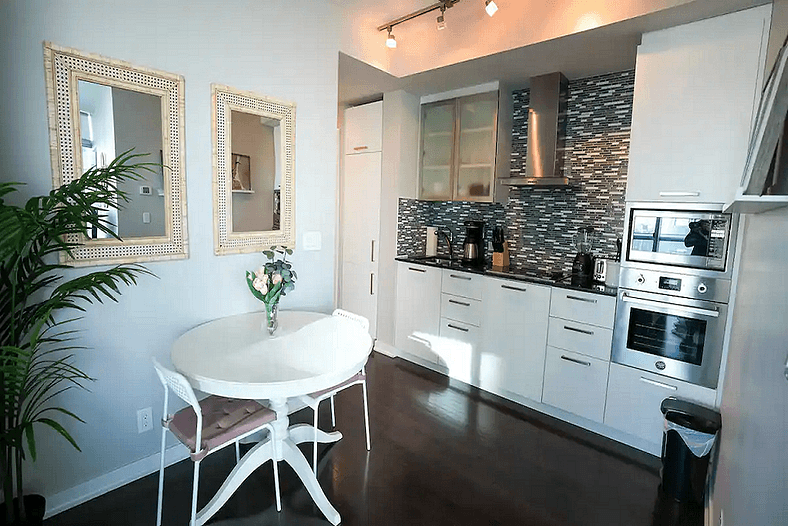 Luxury 2Bed+2Bath in the heart of Downtown