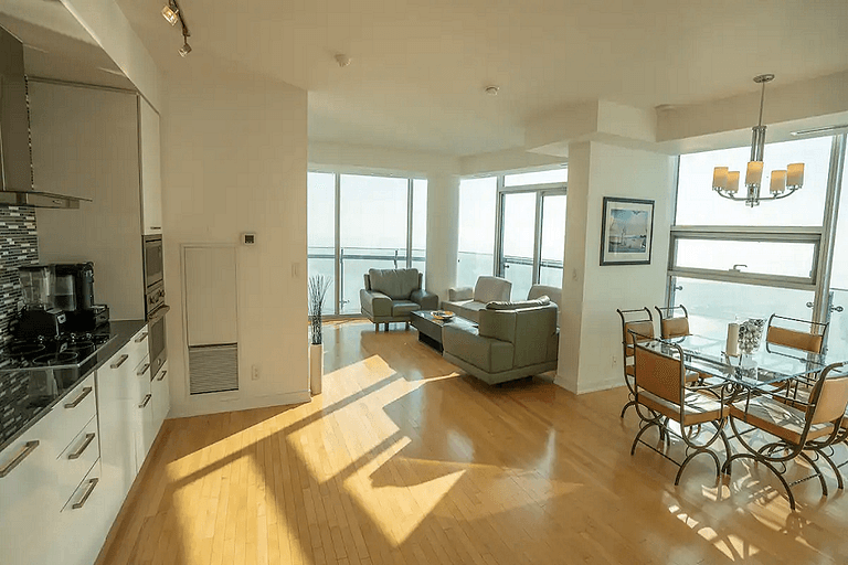 Luxury 2Bed+2Bath in the heart of Downtown