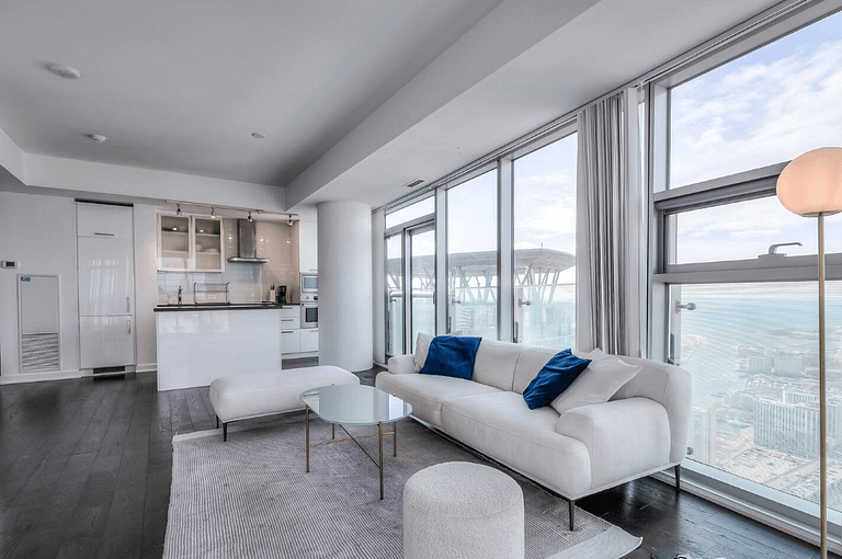 Modern 2BR Condo w/ CN Tower View & Parking