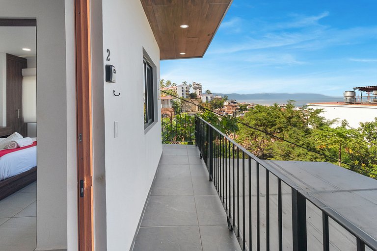 Monyxbnb 4 bedroom -6 beds - 2 bath, Oceanview.