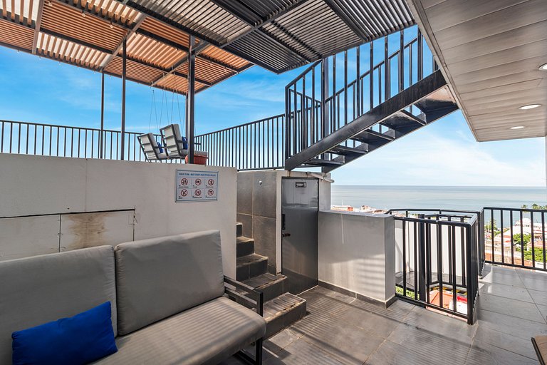 Monyxbnb Oceanview loft, 3 bed, 1 bath