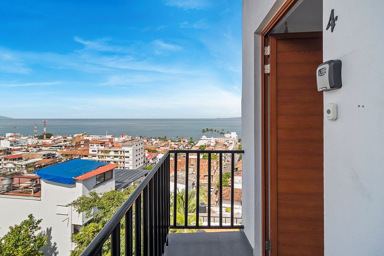 U4-Monyxbnb Oceanview apartment, 3 bed, 1 bath